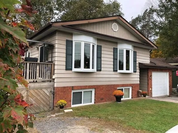 8 Gouldie St, Huntsville, ON P1H 1M5