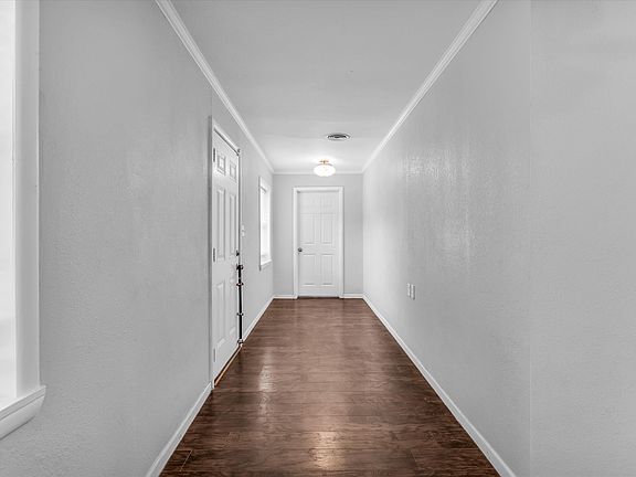 5th image of 610 E Limestone Ave