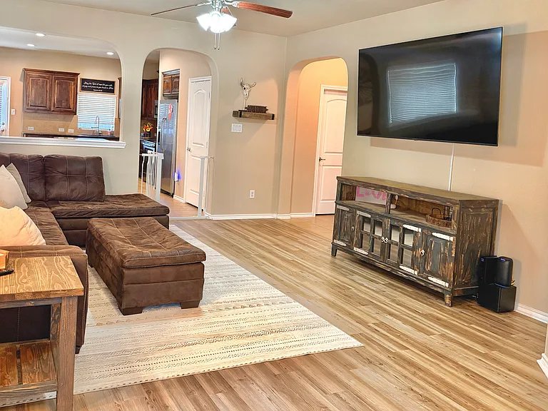 1068 Meadow Scape Dr — Photo 3