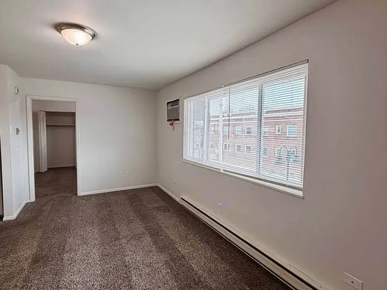 1302 W Sycamore St — Photo 4