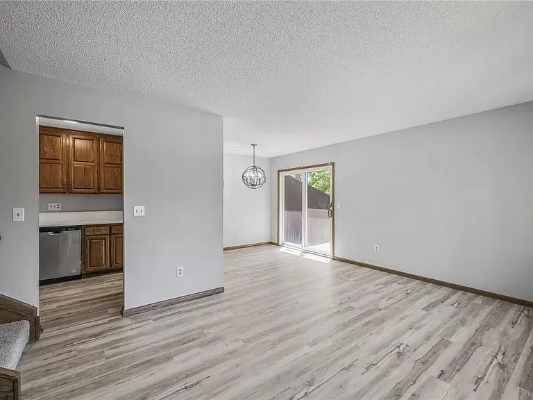8727 N Maplebrook Cir — Photo 3