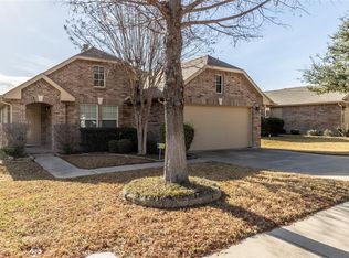 10040 Daly Dr, Hurst, TX 76053