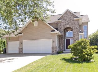 4124 Forest View Ct NE, Cedar Rapids, IA 52411