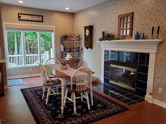 3rd image of 7263 Tyler Pines Ave