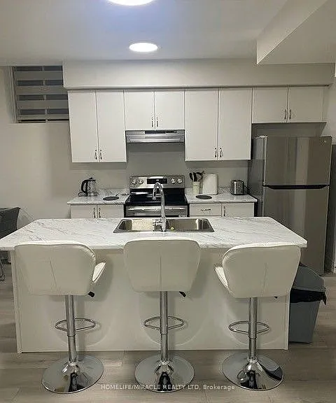 161 Rowe St — Photo 1