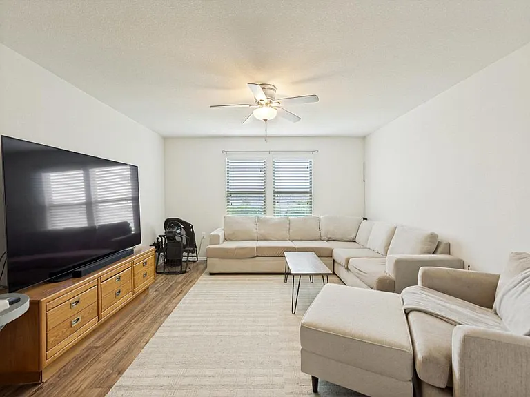6909 Longford Trl — Photo 12