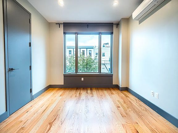 4th image of 337 Melrose St APT 2F