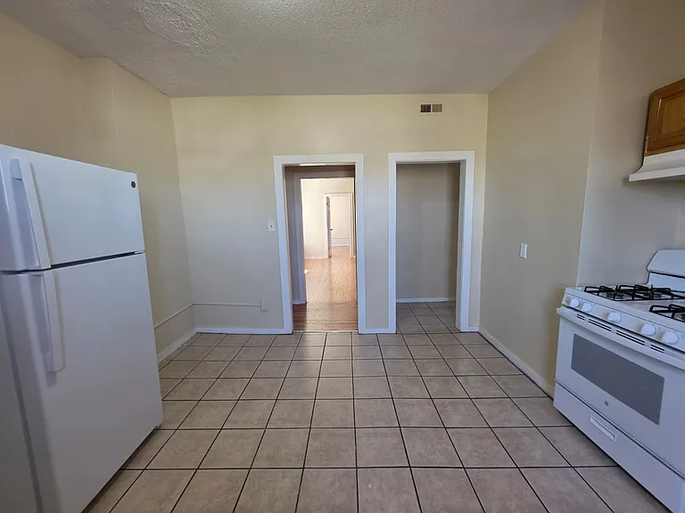 33 Dickerman St #4A — Photo 10