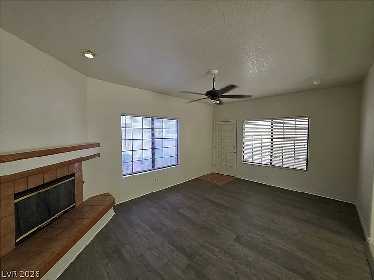 1407 Santa Margarita St #A — Photo 17