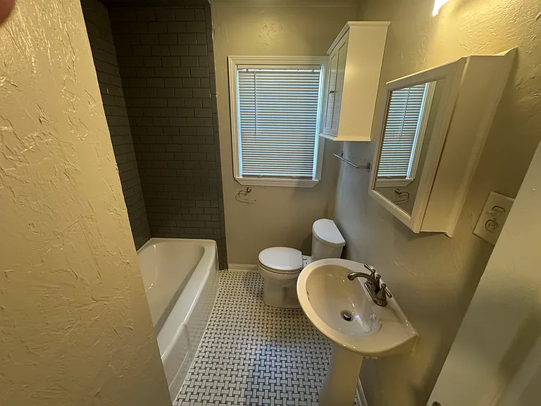 1408 Carlisle Ct — Photo 23
