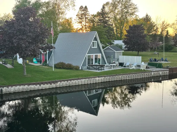 102 Harbor St, Oscoda, MI 48750