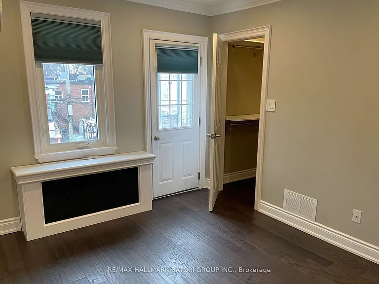 69 Burnaby Blvd #UPPER — Photo 2