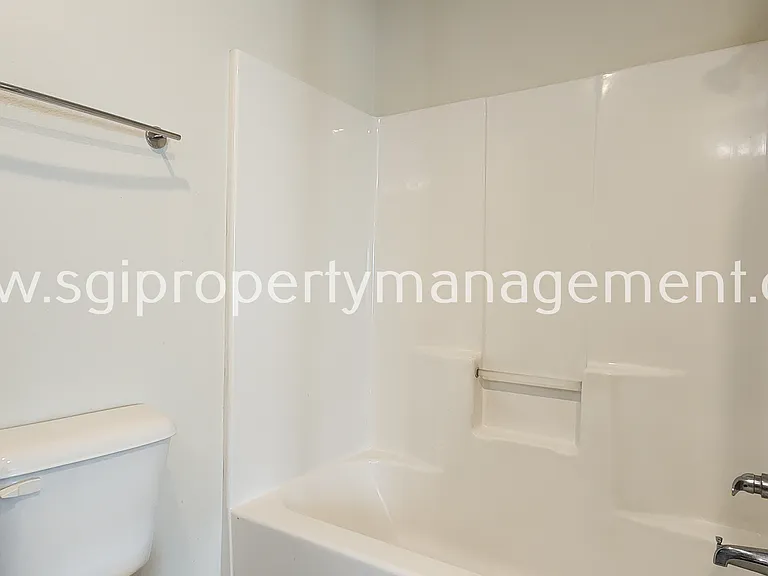931 Robineta Ln — Photo 13