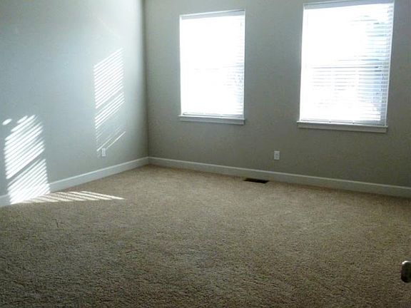 4th image of 21257 SE Bellflower Pl