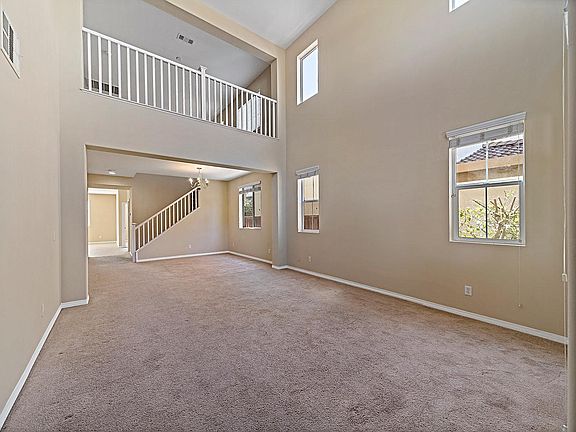 2nd image of 2750 Lily St