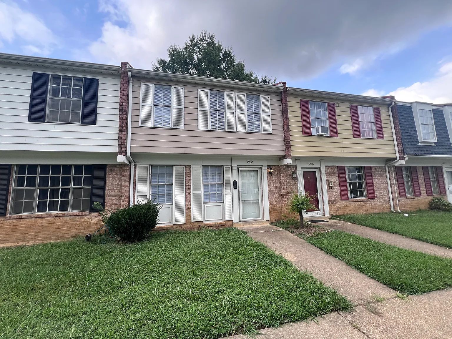 3 bed, 1.5 bath, 1032 sqft, $1,750 — Photo 2