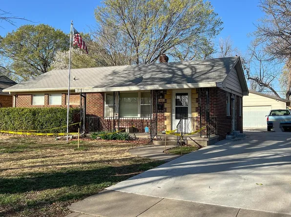 927 S Royal Rd, Wichita, KS 67207