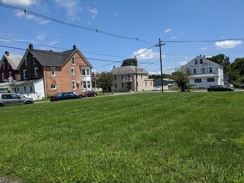 2nd image of 1215 East Blvd