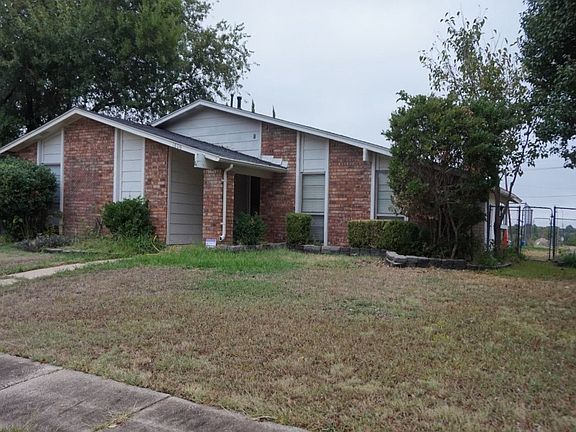 2nd image of 1806 Butterfield Trl