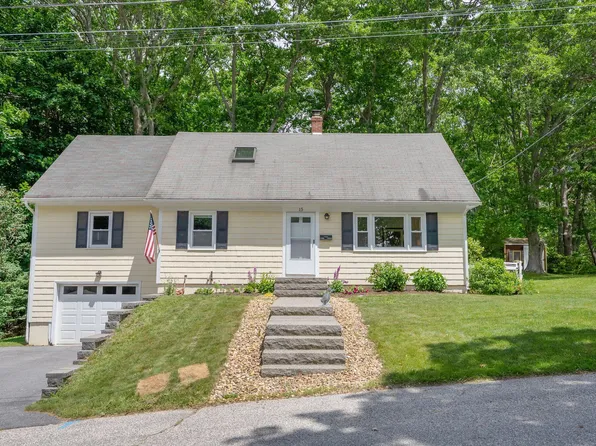 15 Oakwood Road, Cape Elizabeth, ME 04107
