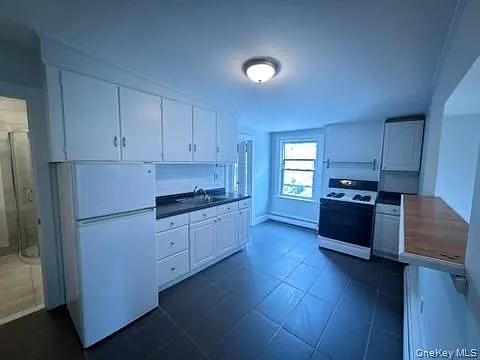 554 Main St #1 — Photo 3