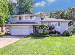 36380 Sunset Dr, Eastlake, OH