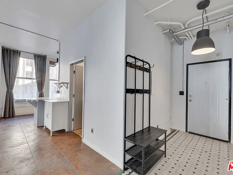 215 W 7th St #811 — Photo 25