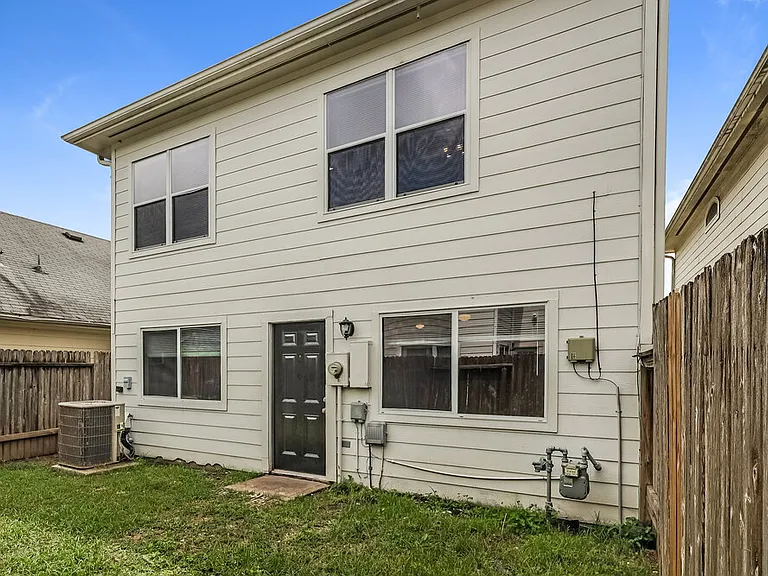 814 Forest Ivy Ln — Photo 17