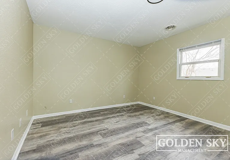 2109 S Hoyt Ave — Photo 13