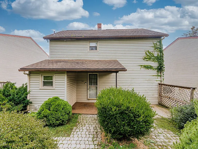 607 Junction St — Photo 3