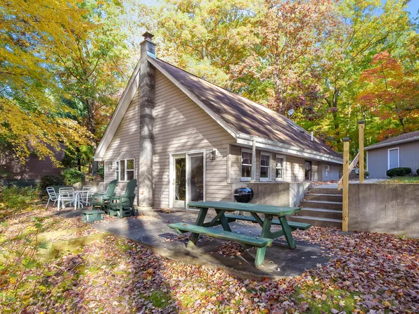 11613 Canterbury Trl, Plainwell, MI 49080