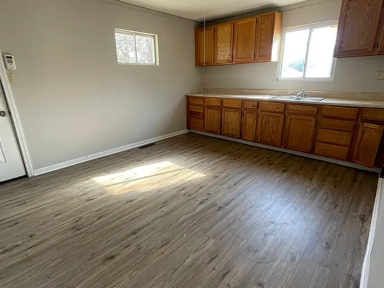 1474 Elaine St — Photo 2