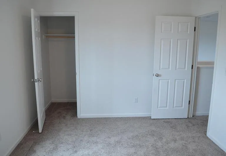 61 Medieval St — Photo 28
