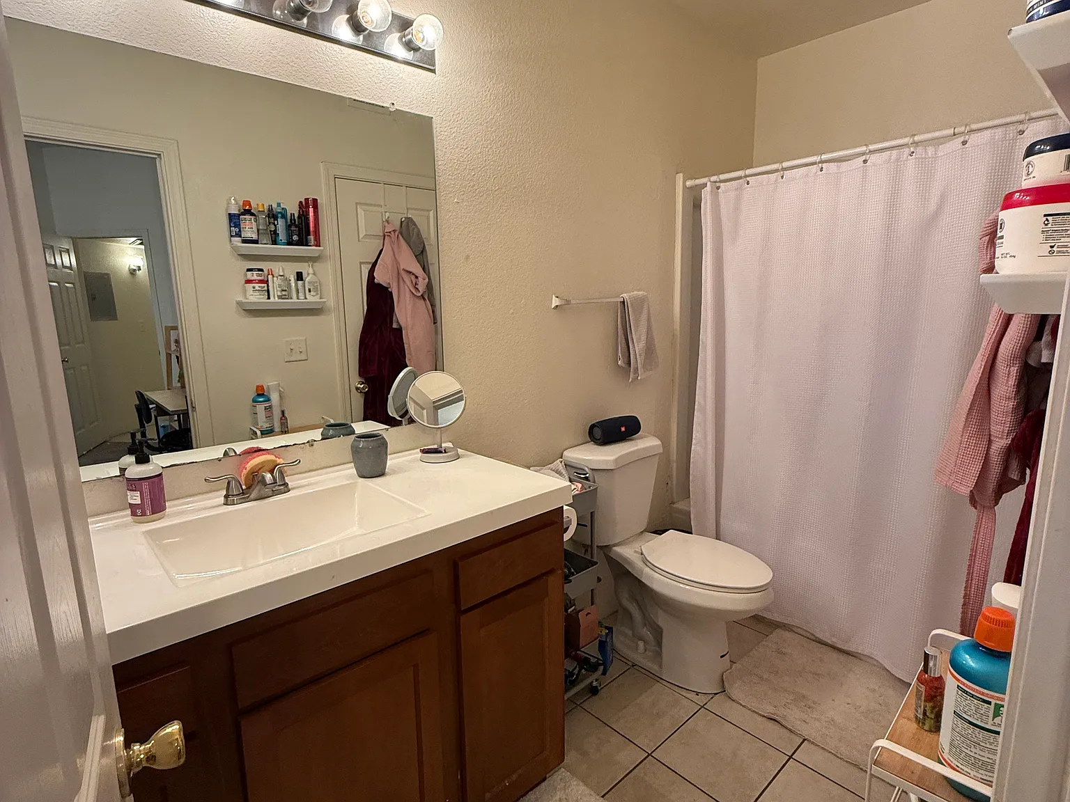 838 E Lester St — Photo 2