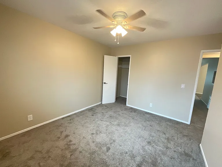 2502 S Rosewood Ave — Photo 11