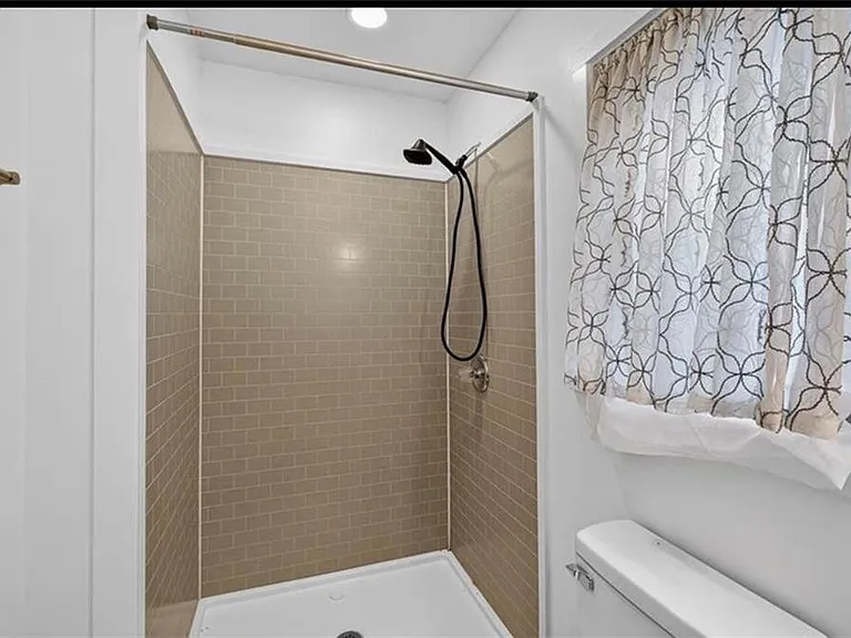 2329 Reynolds St — Photo 17