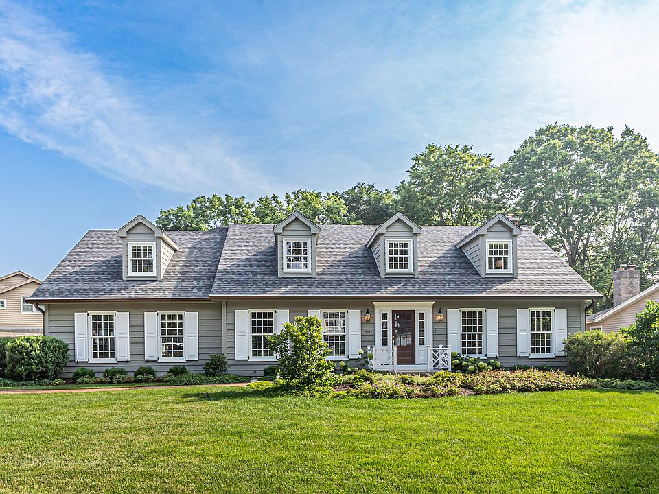1st image of 991 Huntleigh Dr