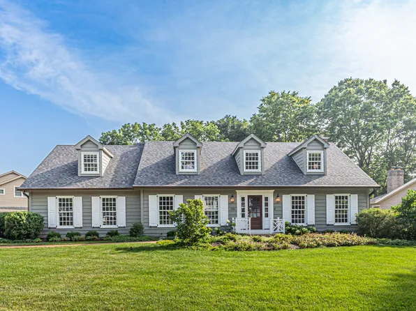 991 Huntleigh Dr, Naperville, IL 60540