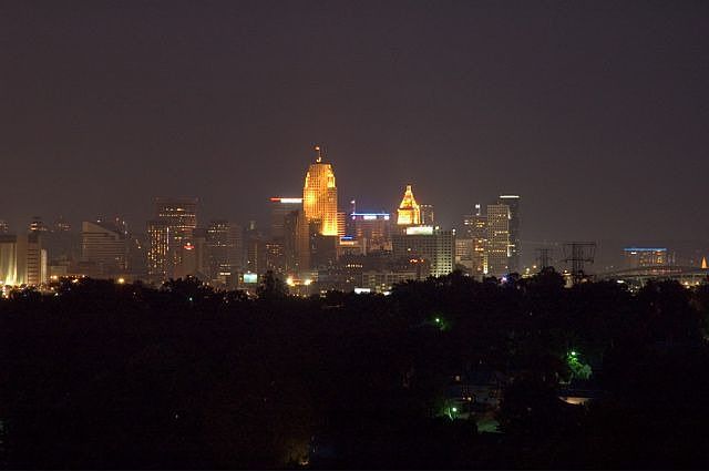 Enjoy your evening on the oversized balcony with this Cincinati skyline view!