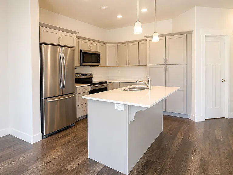221 W Whitewater Dr — Photo 3