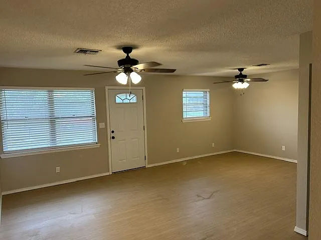 818 E Hayes St — Photo 3