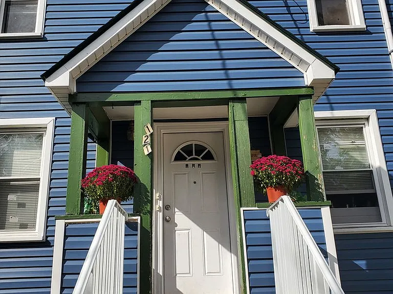 121VictorStfronthouse — Photo 2