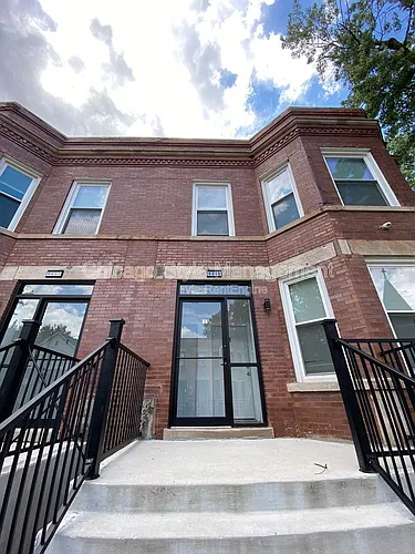 6402 S Eberhart Ave #2S Photo 1