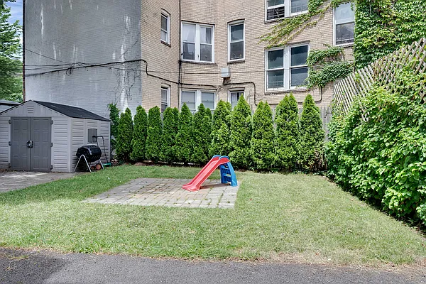 Rented by Compass | media 20