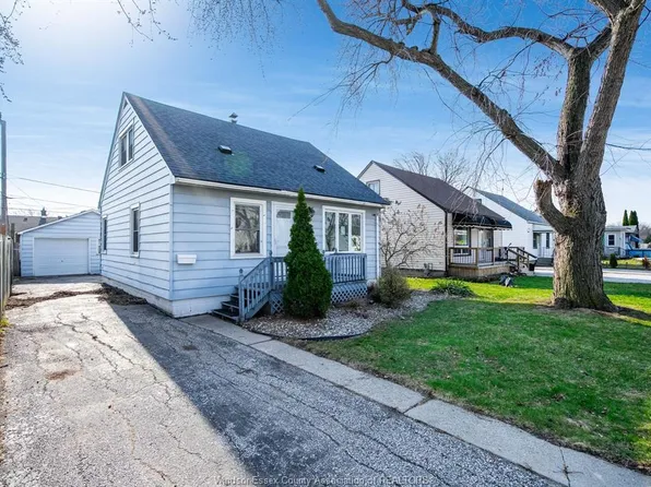 3759 Whitney Ave, Windsor, ON N9C 2C5