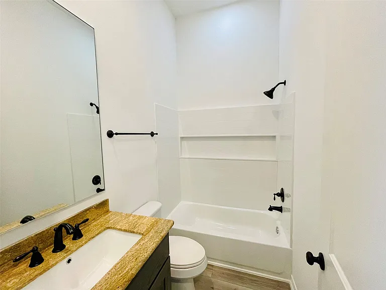 3255 Real St #B — Photo 16