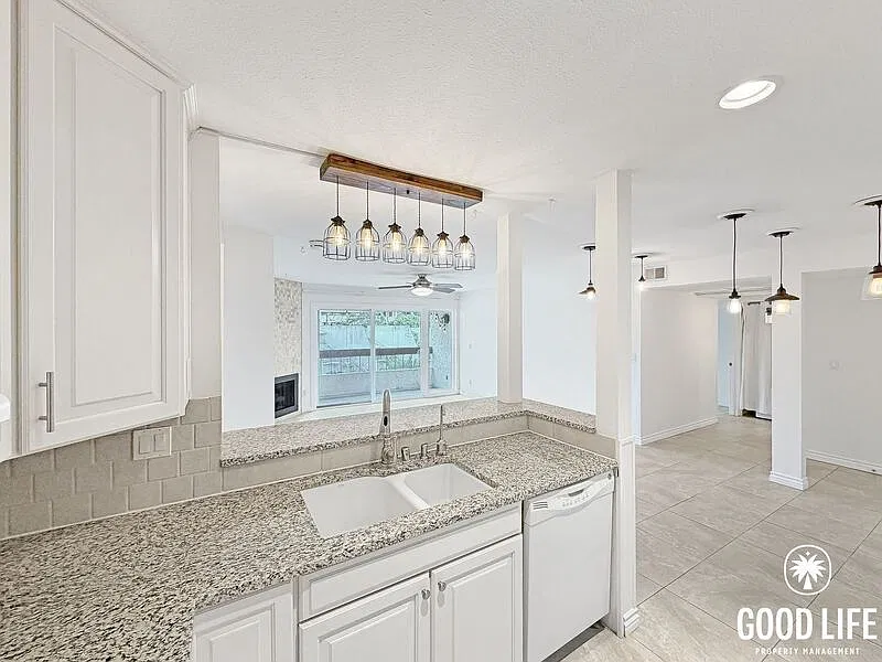 2 bed, 2.0 bath, 1047 sqft, $3,150 — Photo 4