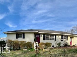 56 W Pine St, Mc Rae Helena, GA 31055