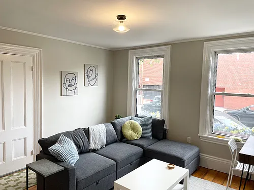 659 E 4th St #2 Photo 1