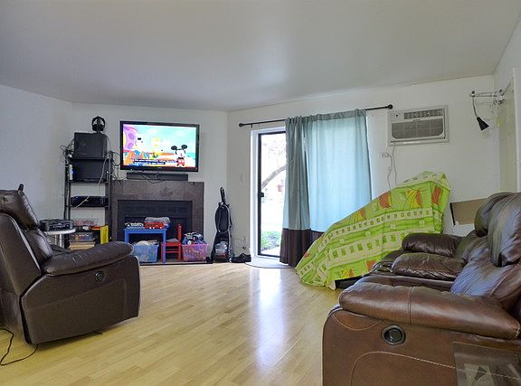 3rd image of 433 E Osage Ln #13-1B